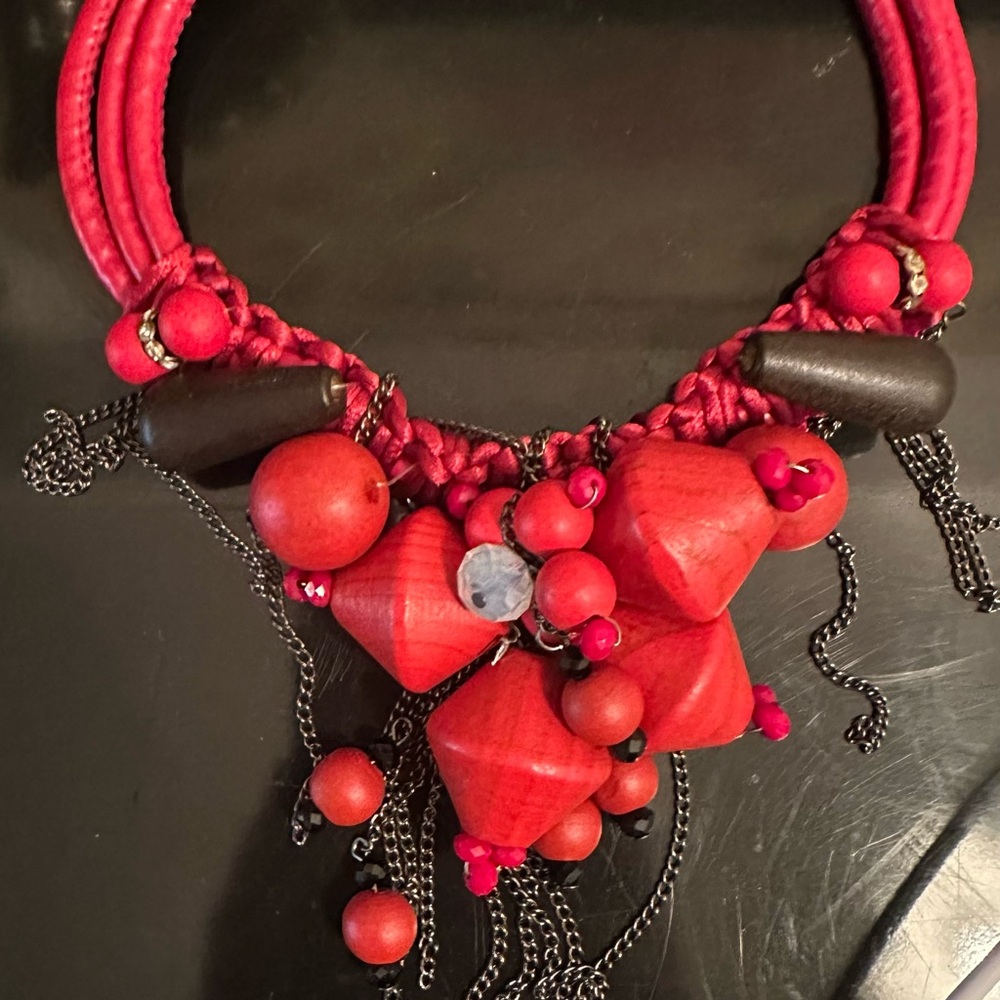 Chic Red and Black Beaded Necklace